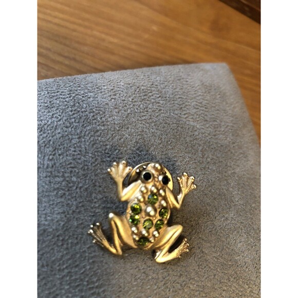 Vintage Frog W/Green Rhinestones Pin, Black Stone Eyes- Goldtone - Picture 6 of 6